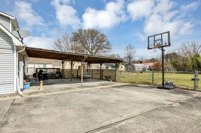 202 Virginia Dr, Tullahoma, TN 37388