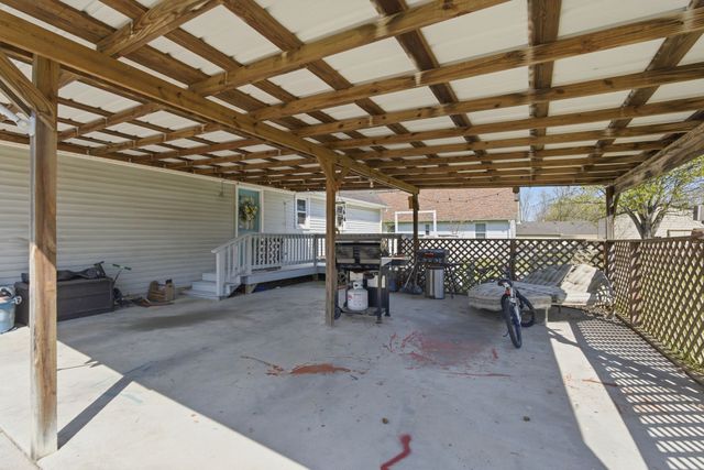 202 Virginia Dr, Tullahoma, TN 37388