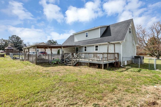 202 Virginia Dr, Tullahoma, TN 37388