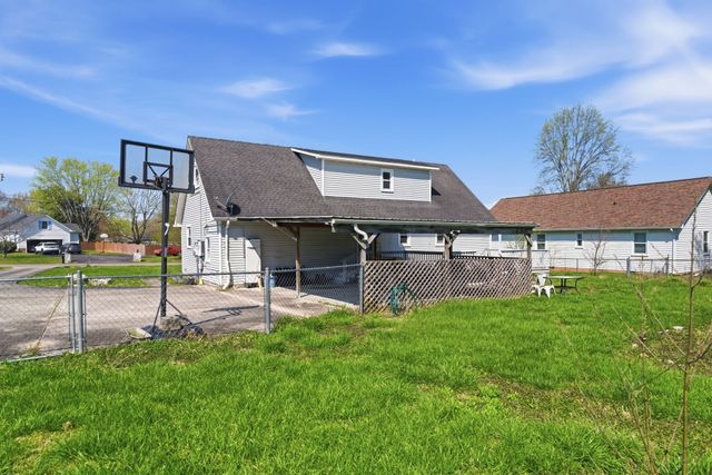 202 Virginia Dr, Tullahoma, TN 37388