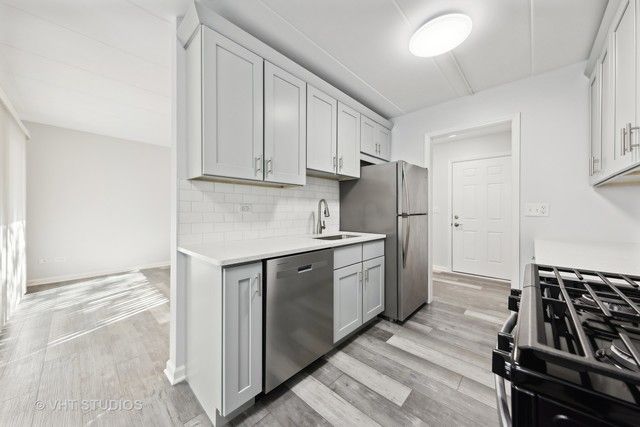 515 N Cass Avenue 2H, Westmont, IL 60559