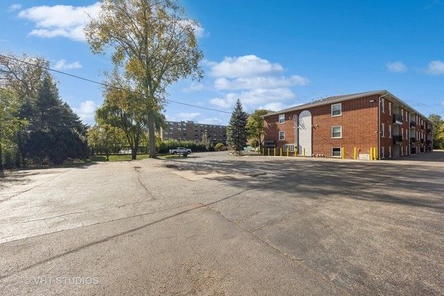 515 N Cass Avenue 2H, Westmont, IL 60559