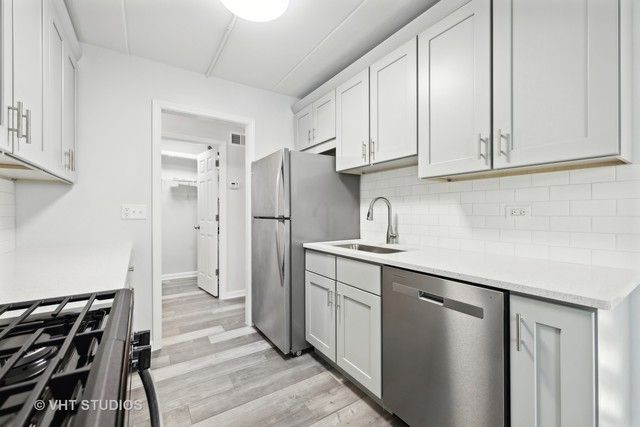 515 N Cass Avenue 2H, Westmont, IL 60559