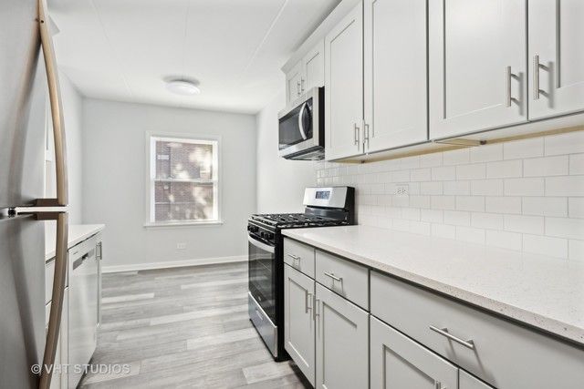 515 N Cass Avenue 2H, Westmont, IL 60559