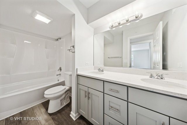 515 N Cass Avenue 2H, Westmont, IL 60559