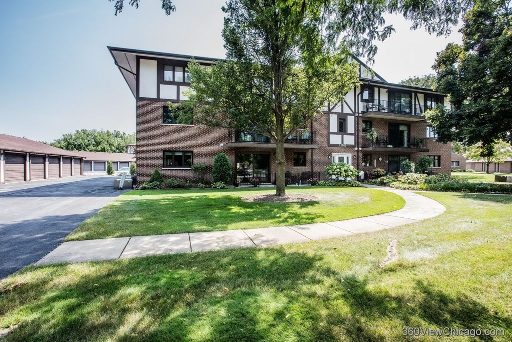 11015 S Theresa Circle 3B, Palos Hills, IL 60465 — exterior