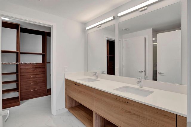 16385 SE Biscayne Blvd 1815, North Miami Beach, FL 33160