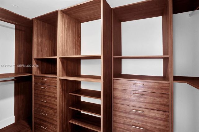 16385 SE Biscayne Blvd 1815, North Miami Beach, FL 33160