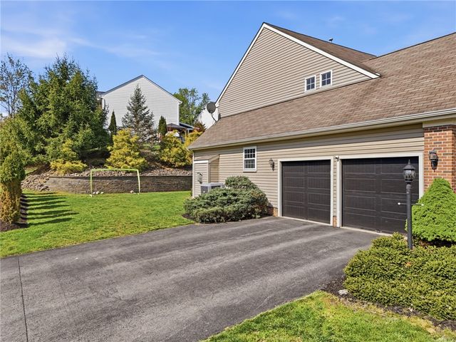 254 Cliffside Dr, Adams Twp, PA 16046