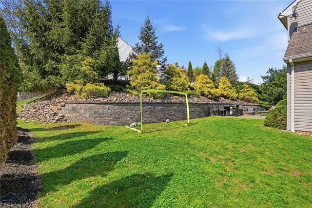 254 Cliffside Dr, Adams Twp, PA 16046