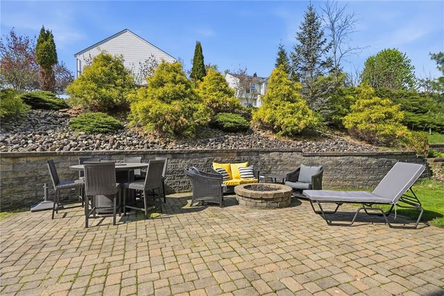 254 Cliffside Dr, Adams Twp, PA 16046