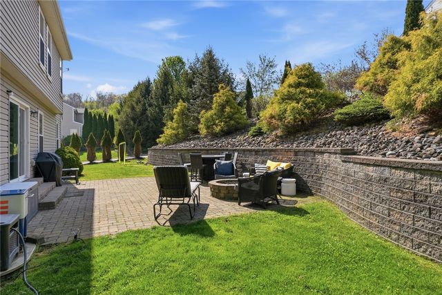 254 Cliffside Dr, Adams Twp, PA 16046
