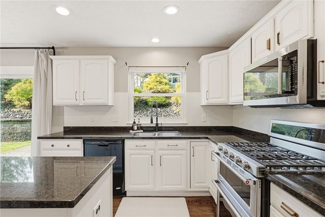 254 Cliffside Dr, Adams Twp, PA 16046