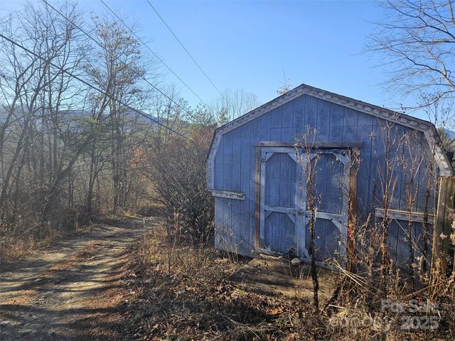 133 Windy Hill Lane, Canton, NC 28716