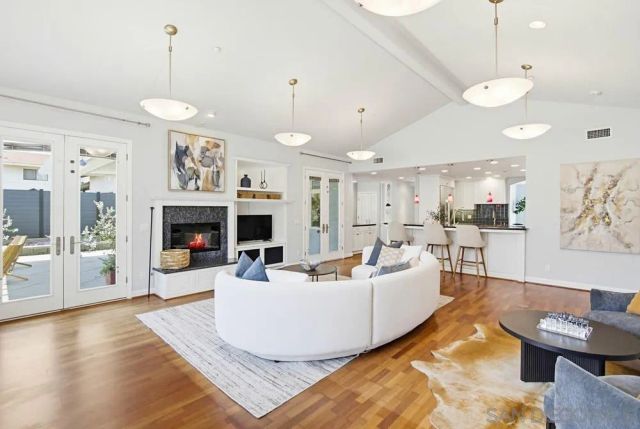 2025 Frankfort, San Diego, CA 92110