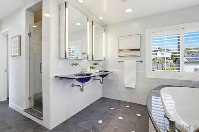 2025 Frankfort, San Diego, CA 92110