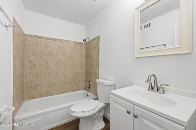 8201 SUTTON Place N, Jacksonville, FL 32217