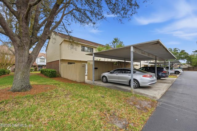 8201 SUTTON Place N, Jacksonville, FL 32217