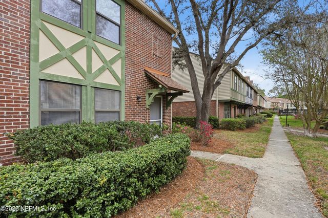 8201 SUTTON Place N, Jacksonville, FL 32217