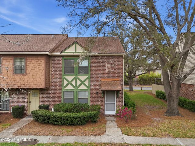 8201 SUTTON Place N, Jacksonville, FL 32217