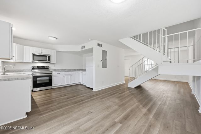 8201 SUTTON Place N, Jacksonville, FL 32217