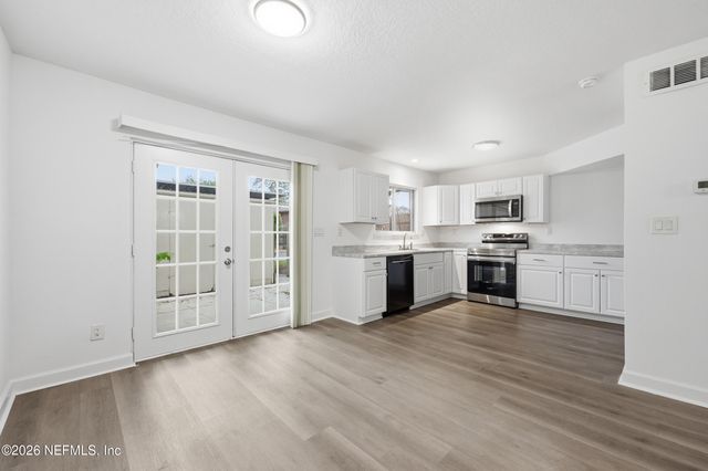 8201 SUTTON Place N, Jacksonville, FL 32217