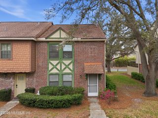 8201 SUTTON Place N, Jacksonville, FL 32217