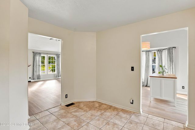 5300 Great Hunter Ct, Louisville, KY 40229
