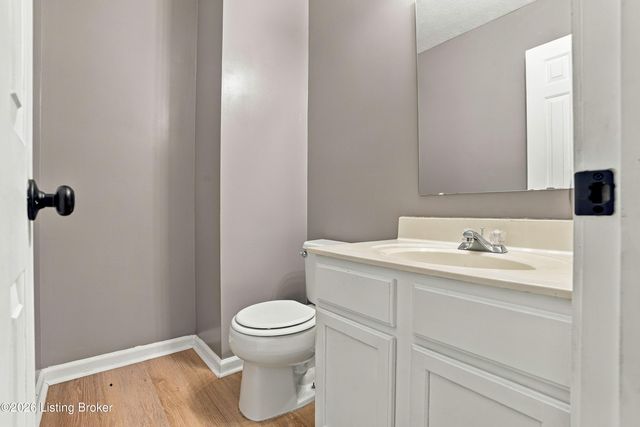 5300 Great Hunter Ct, Louisville, KY 40229