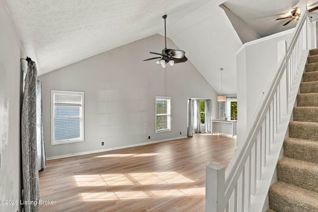 5300 Great Hunter Ct, Louisville, KY 40229