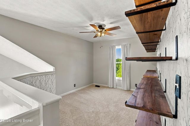 5300 Great Hunter Ct, Louisville, KY 40229