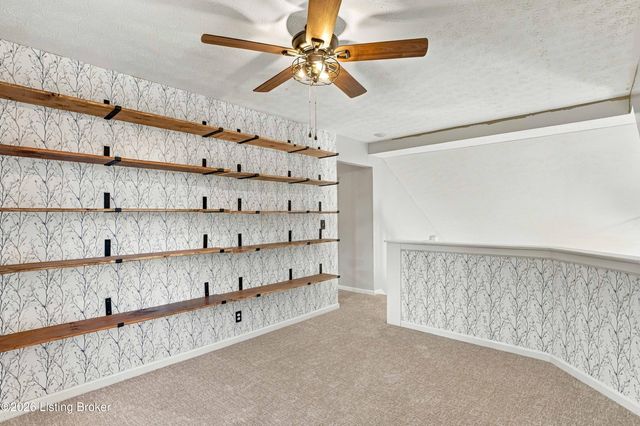 5300 Great Hunter Ct, Louisville, KY 40229