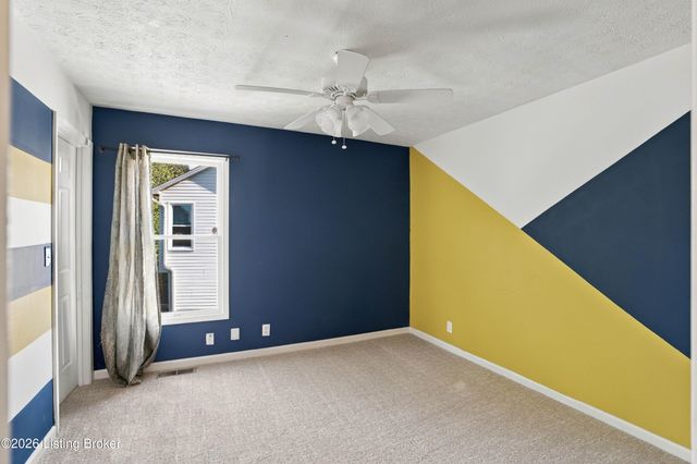 5300 Great Hunter Ct, Louisville, KY 40229