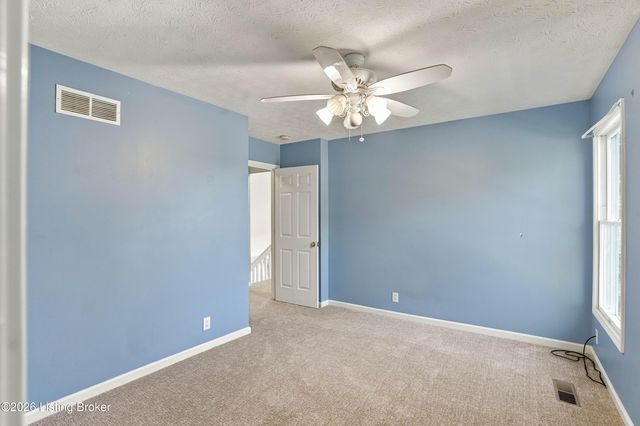 5300 Great Hunter Ct, Louisville, KY 40229
