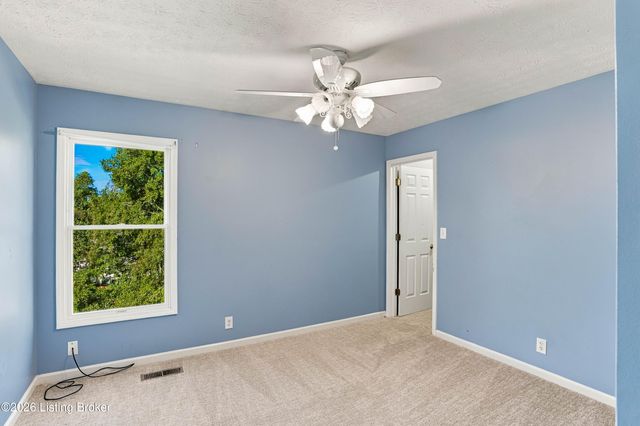 5300 Great Hunter Ct, Louisville, KY 40229