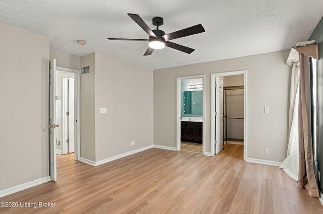 5300 Great Hunter Ct, Louisville, KY 40229