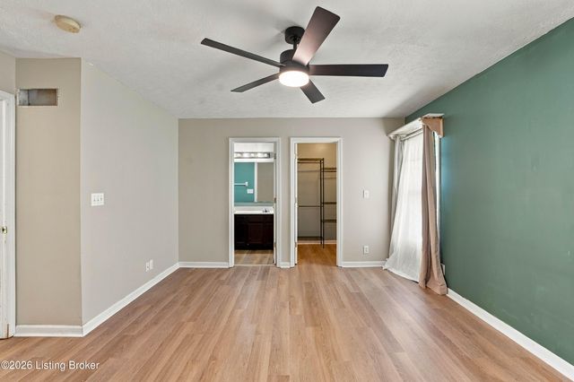 5300 Great Hunter Ct, Louisville, KY 40229