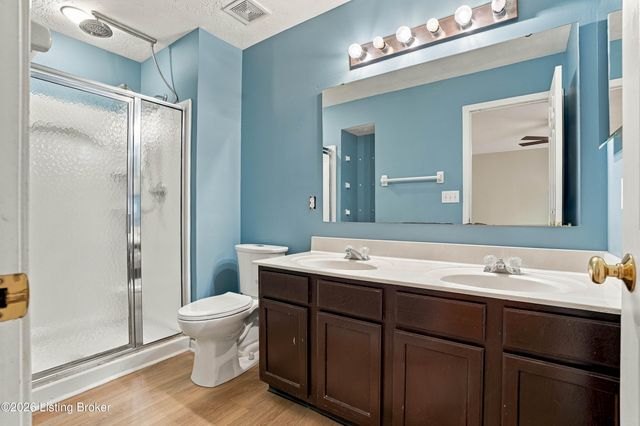 5300 Great Hunter Ct, Louisville, KY 40229