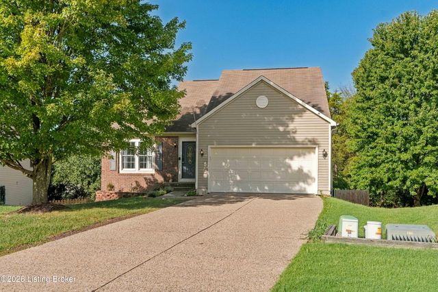 5300 Great Hunter Ct, Louisville, KY 40229