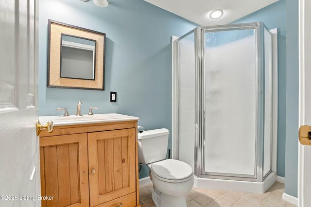 5300 Great Hunter Ct, Louisville, KY 40229