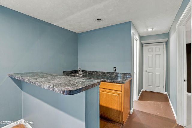 5300 Great Hunter Ct, Louisville, KY 40229