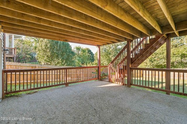 5300 Great Hunter Ct, Louisville, KY 40229