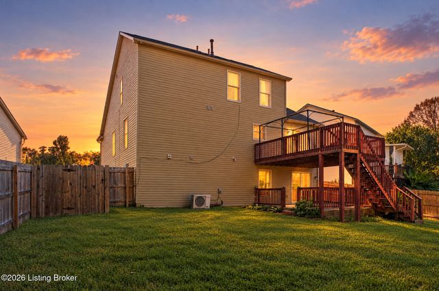 5300 Great Hunter Ct, Louisville, KY 40229
