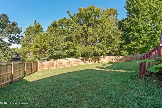 5300 Great Hunter Ct, Louisville, KY 40229