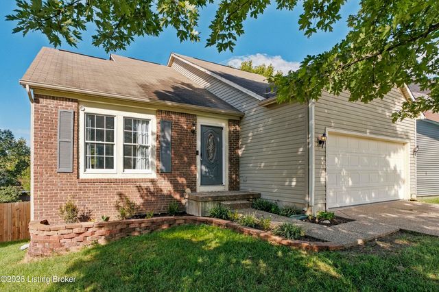 5300 Great Hunter Ct, Louisville, KY 40229