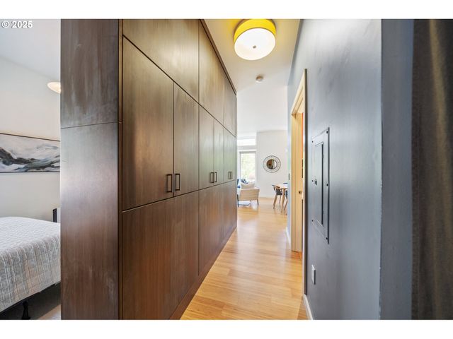 1455 N KILLINGSWORTH St 201, Portland, OR 97217