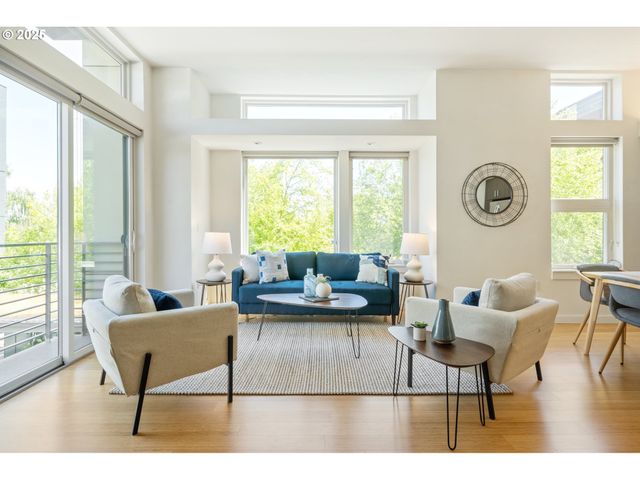 1455 N KILLINGSWORTH St 201, Portland, OR 97217