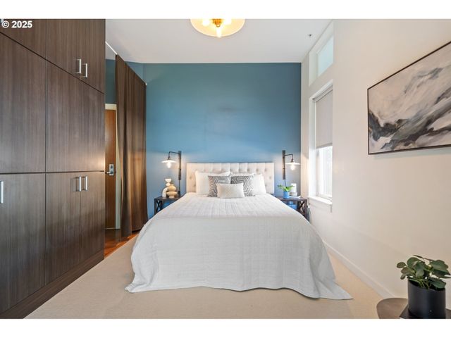 1455 N KILLINGSWORTH St 201, Portland, OR 97217