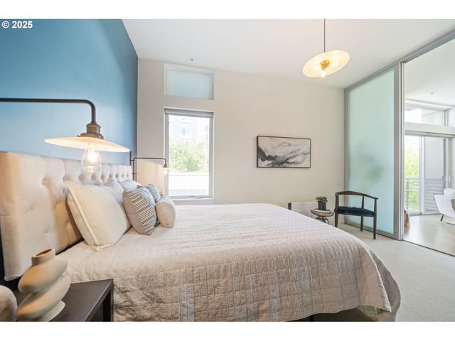 1455 N KILLINGSWORTH St 201, Portland, OR 97217