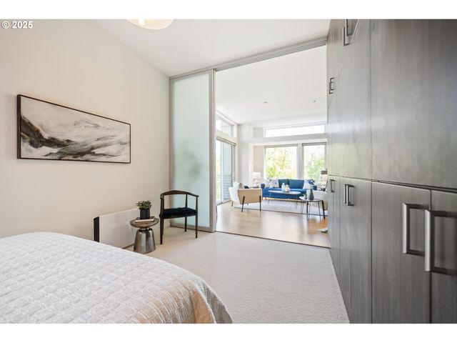 1455 N KILLINGSWORTH St 201, Portland, OR 97217